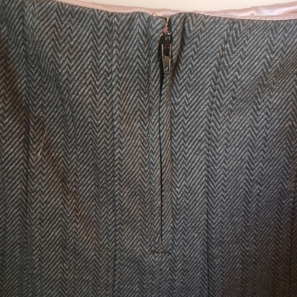 Stooshy Gray Herringbone Trumpet Skirt With Black Lace Trim Size S - Picture 4 of 9